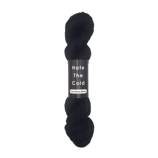Hand-dyed yarn made of 100% baby alpaca in black